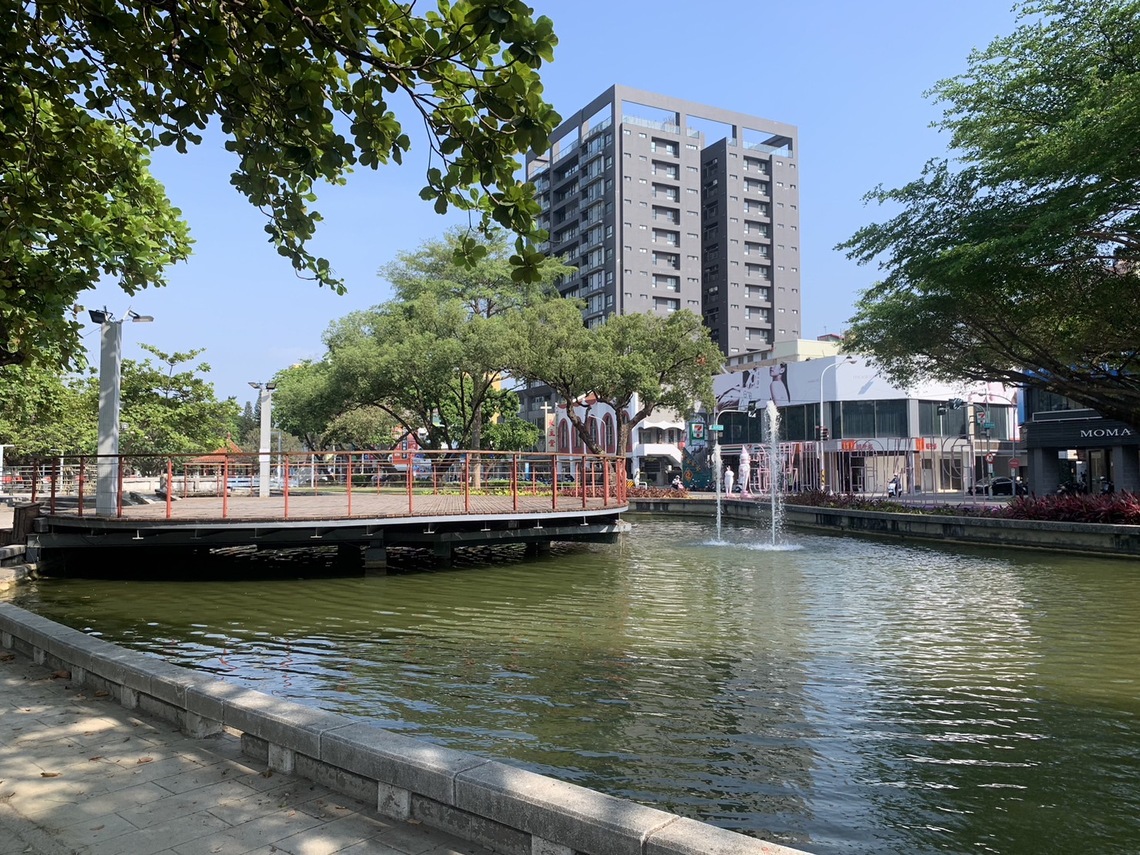 屏東公園內水池清潔，自4月18日起進行清淤作業