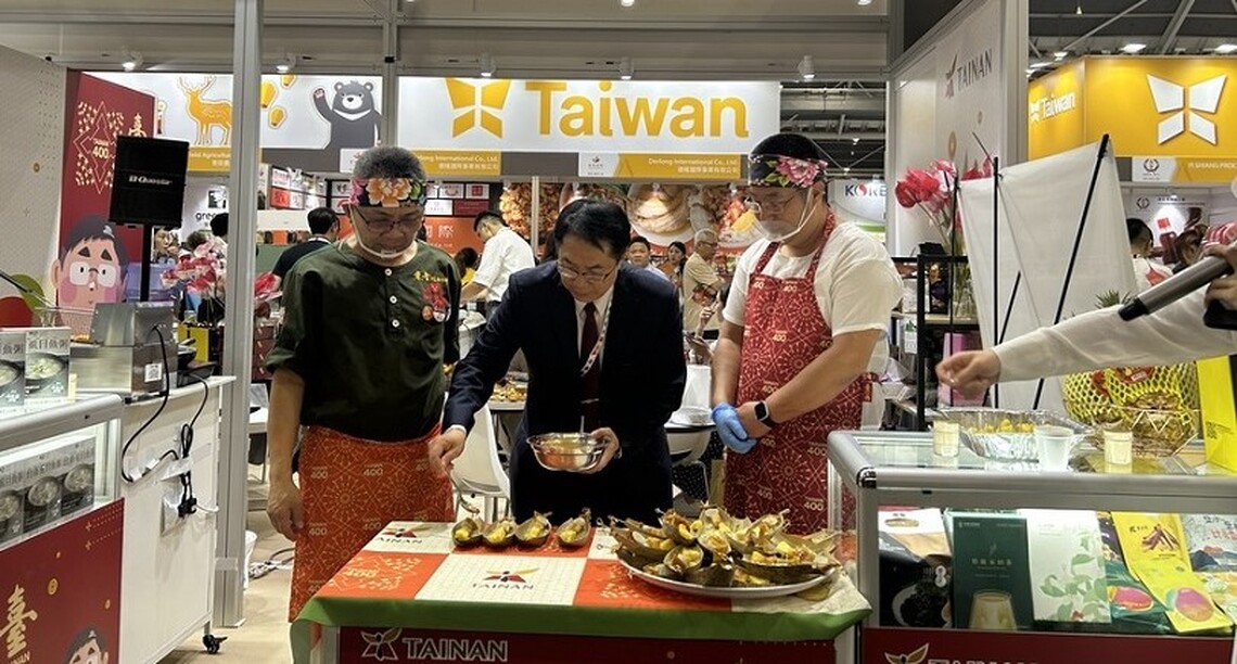 臺南參加新加坡食品展行銷蘭花火鶴
