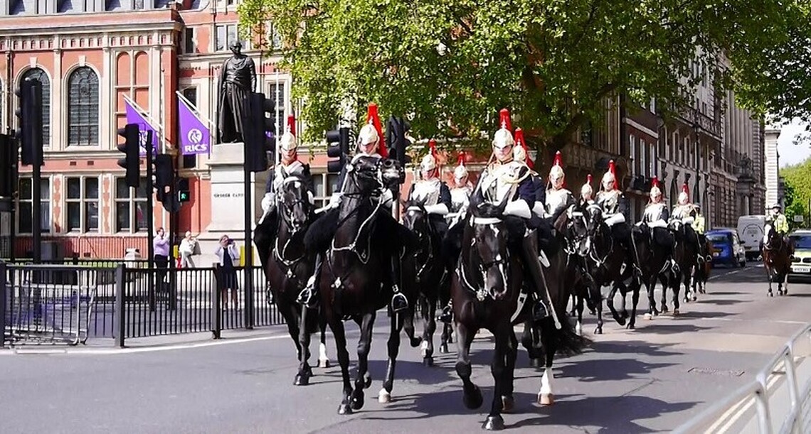 英皇家騎兵隊馬匹倫敦市中心失控  多人受傷
