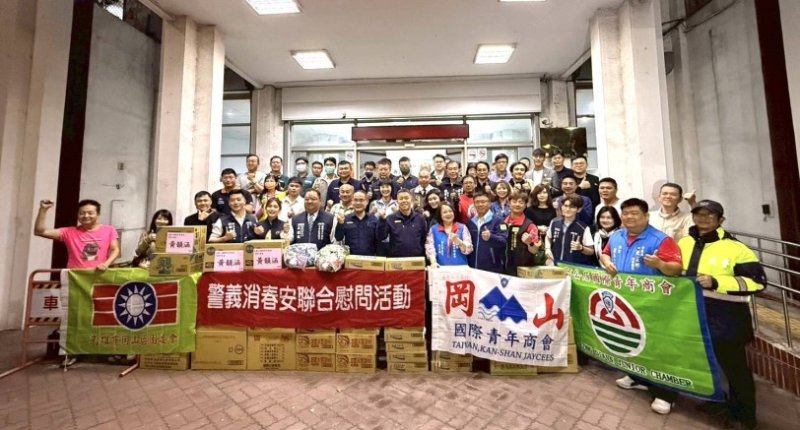 凝聚地方力量 公私協力 寒冬送暖慰訪警義消 新聞圖片