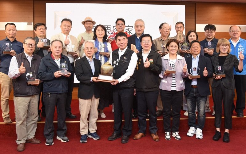 苗栗表揚「苗栗客家力」　    鍾東錦籲以客家身分為榮勇敢講客語