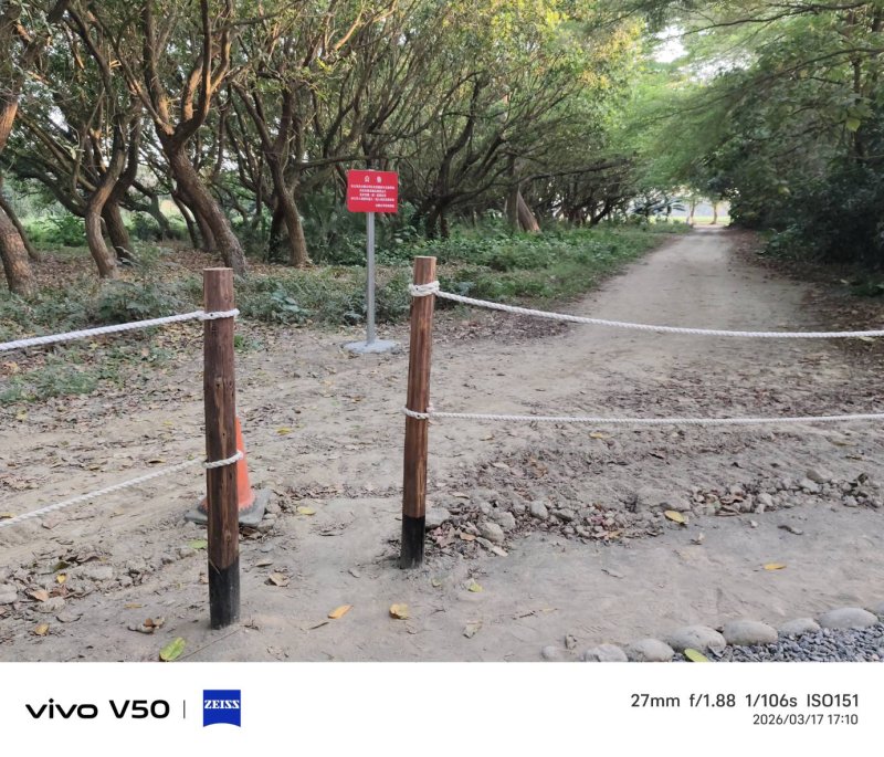 屏東縣萬丹森林公園  人工部分太多，還不如台糖原有小徑幽靜