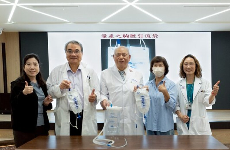 台南市醫胸腔引流新新猷改瓶為袋獲專利 新聞圖片