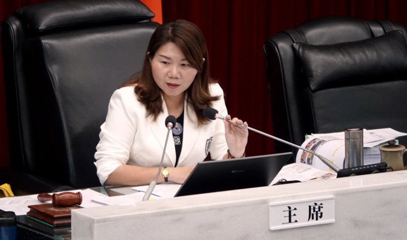高雄市議會質詢火力全開 李雅靜批:道路成「隱形炸彈」、毒品問題恐失控 新聞圖片