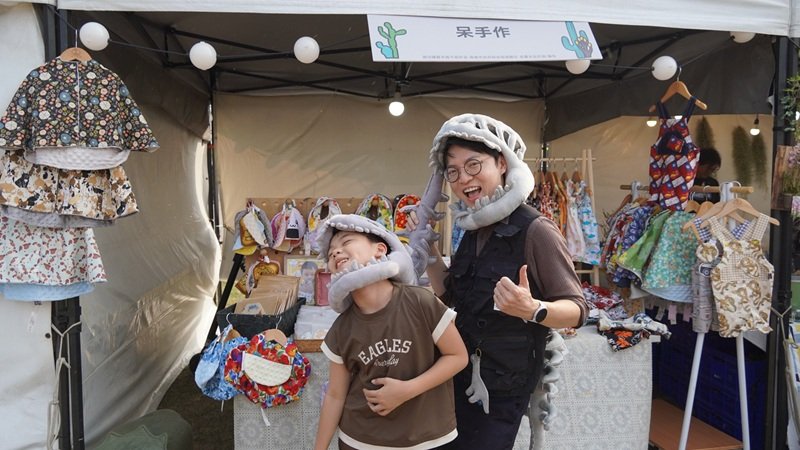 恐龍出沒衛武營! 高雄青創市集搶攻連假人潮 新聞圖片
