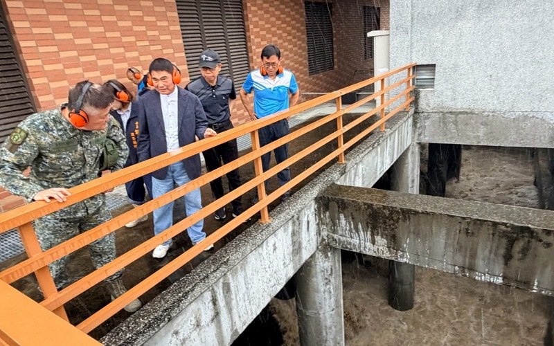 別鬧了!苗栗豪雨釀災引「人造雨」謠言 鍾東錦以輕鬆但堅定態度回應 新聞圖片