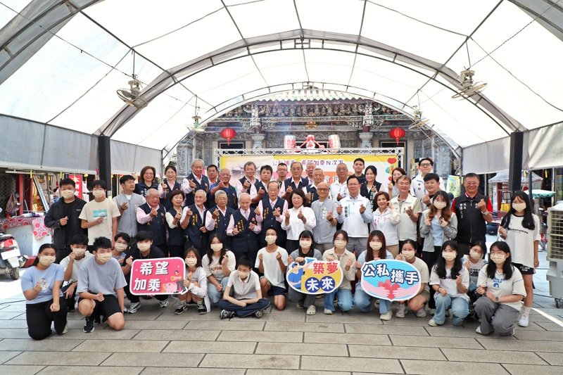嘉義城隍廟慈善會攜手市府幫助青年理財 生涯探索 「希望N次方‧青少年築夢專案」 新聞圖片