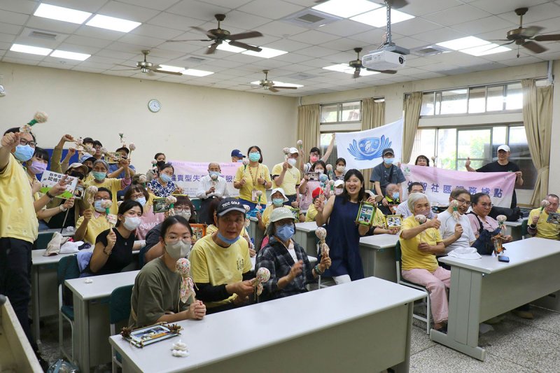 記憶保養班到興大上課 手做香草槌療癒身心 新聞圖片