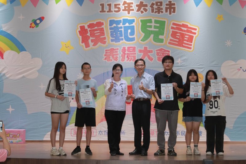 嘉縣太保市公所舉辦「模範兒童表揚大會」 現場發放「馬盯尼」DIY摺紙模型 延續燈會熱潮 新聞圖片