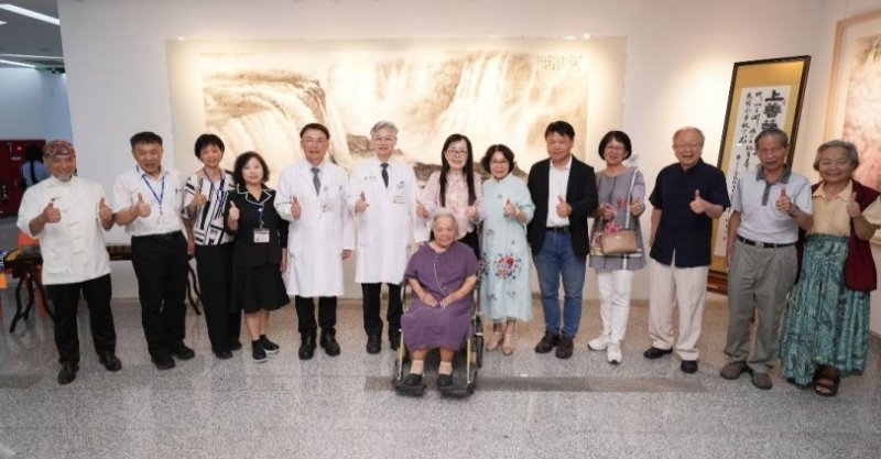 袁之靜「上善若水」創作展臺中榮總登場 以水墨寄情醫者仁心 新聞圖片