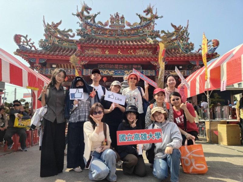 外籍生變身一日香燈腳 高雄大學師生參與大甲媽祖遶境 體驗文化信仰 新聞圖片