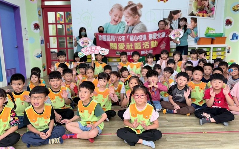 桃園郵局走進幼兒園 孩童手繪明信片傳母親節溫馨祝福