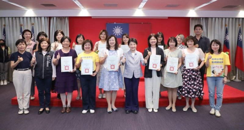 五度蟬聯全國第一!台中閱讀績優勇奪18獎 盧秀燕公開表揚