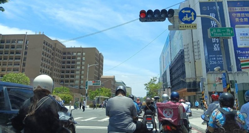 高雄啟動「夏日時制」計畫 減少紅燈曝曬、兼顧效率與人本交通