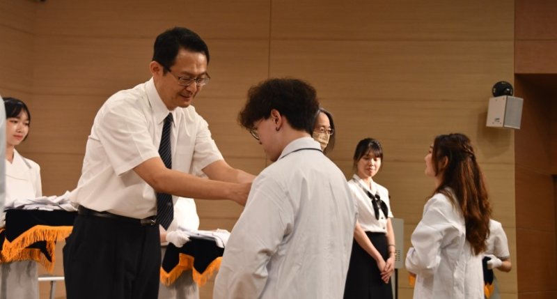 從教室走向病房 慈大醫技系授袍典禮見證成長
