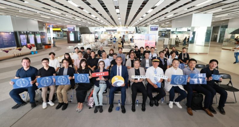 高大建築系畢業設計展進駐臺鐵高雄車站 新站啟用首所大學辦展 學生作品走入城市公共空間