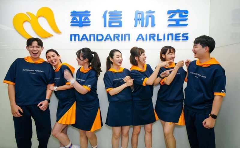 華信航空攜手台灣品牌Taiwolf 空服員活力裝 今日正式上線啟航