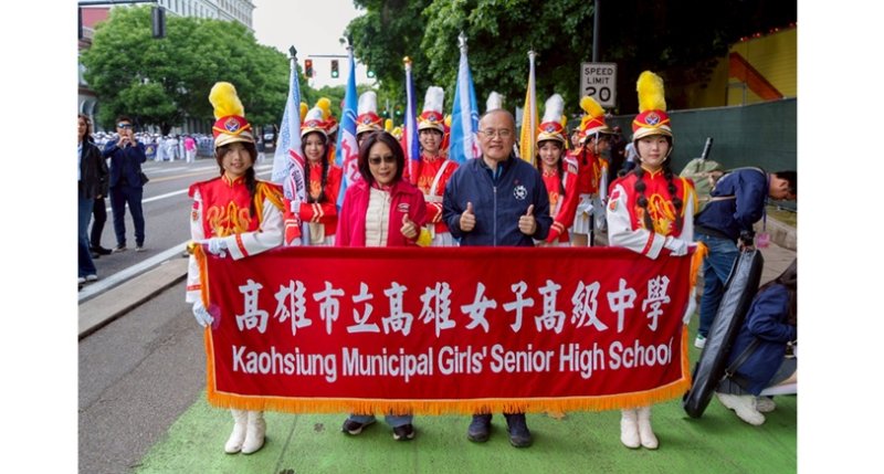 雄女接棒閃耀玫瑰花節!康議長頒10萬元勉勵金 讓世界看見高雄青春力量