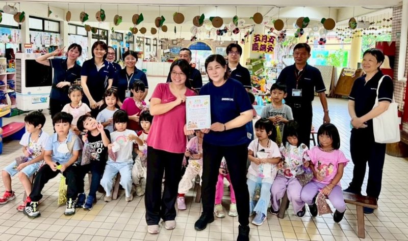 威合(威務)公司端午節懷幼送香包活動