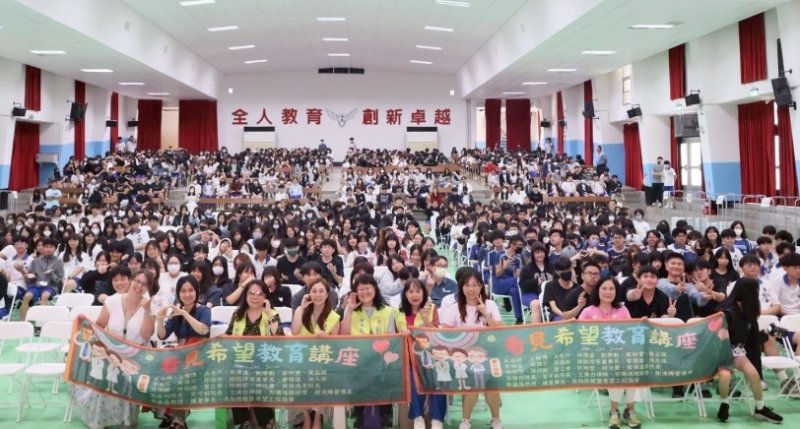 沈芯菱前進高雄高商分享生命故事 勉勵學子從「芯」開始勇敢追夢