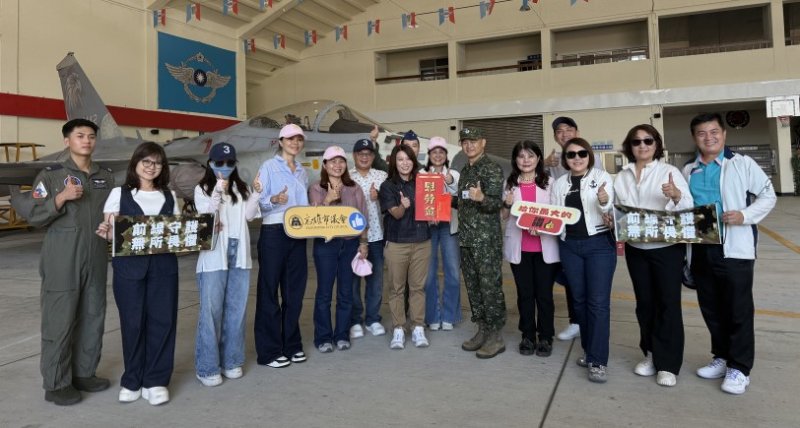 挺國防最強後盾!高雄市議會赴台中清泉崗勞軍 慰問空軍第三聯隊官兵辛勞