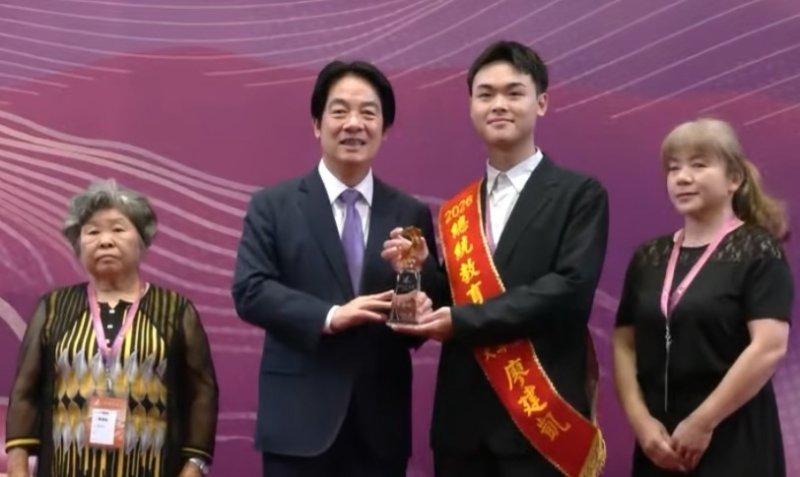 打破既定人生路徑 臺科大設計系廖建凱獲總統教育獎肯定