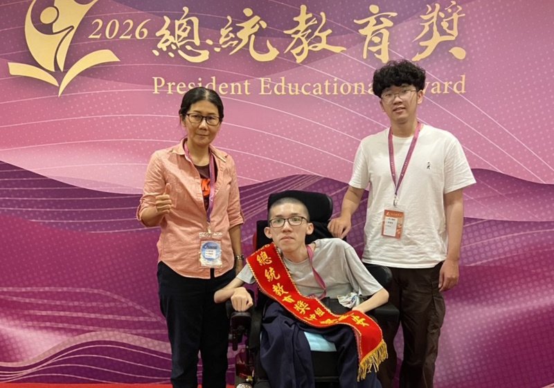 北上接受總統教育獎表揚 展望會服務兒童健安逆境中綻放生命光芒