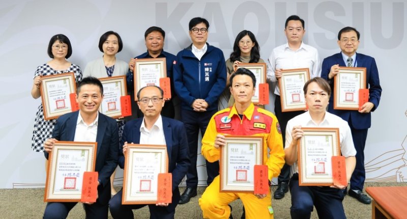 高市府表揚115年12位模範公務人員 陳其邁勉持續精進市政服務