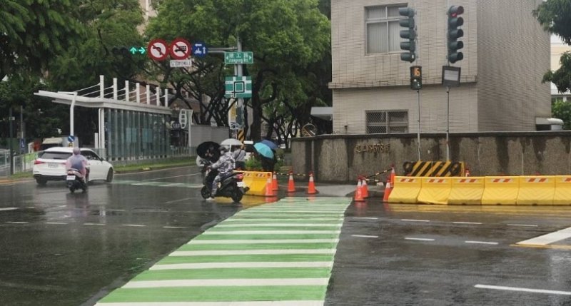 捷運黃線建工/大順路口人行道完成改善  捷運局強化工地管理落實「安全順暢」