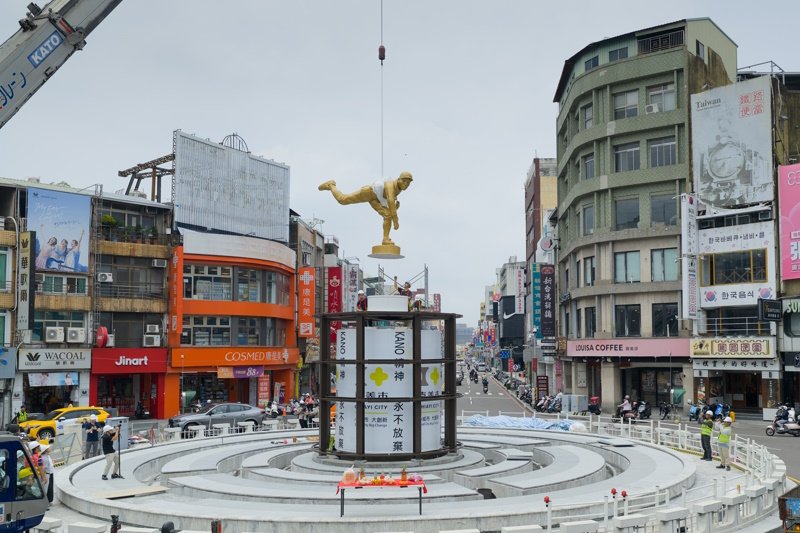 經典再續！嘉義市KANO王牌投手雕像完成翻銅修復 今日重返噴水圓環