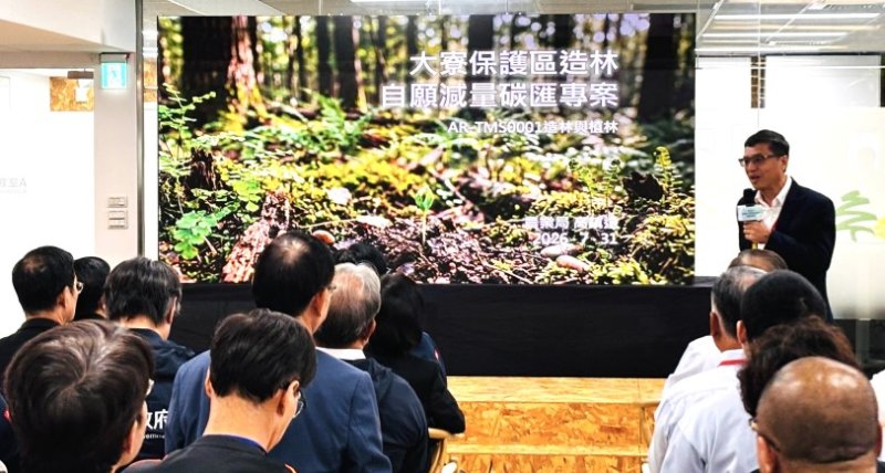 縣市政府首例！農業局造林碳匯專案獲環境部審查通過  廢耕鳳梨田變身相思樹林兼顧生態、防火並創造碳匯