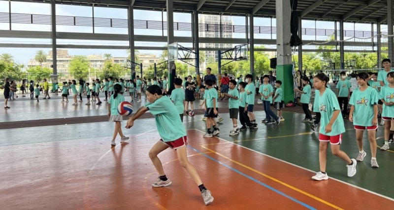 台電排球Fun電營高雄場熱鬧開跑  學童、家長暑假歡樂Fun電