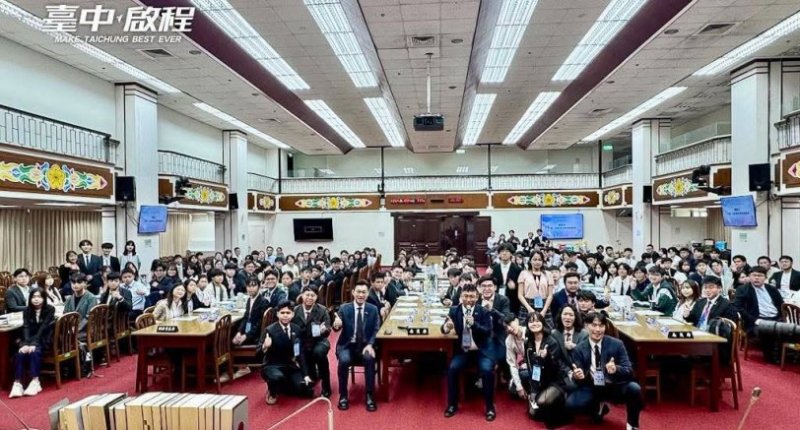 模擬立法院青年營登場　江啟臣：未來立委就在你們之中
