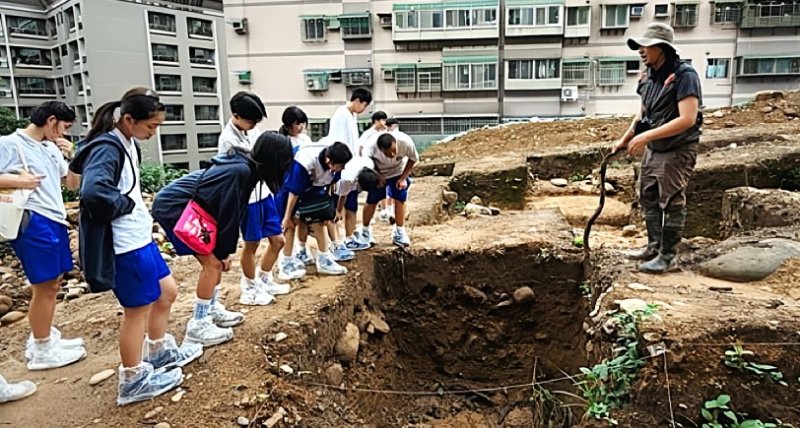 十三行博物館雙軌考古體驗登場  台語走讀遺址、親手發掘真實探坑