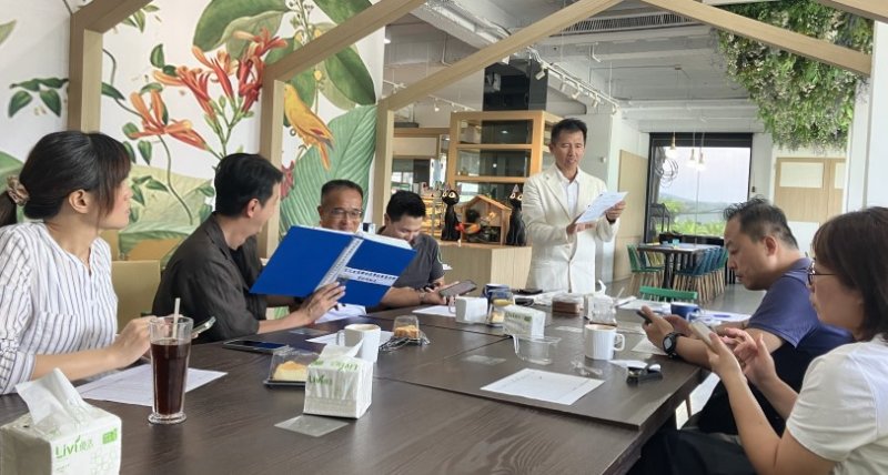 從一本書到十年公益路 袁祥峰捐書助偏鄉孩子拓展視野