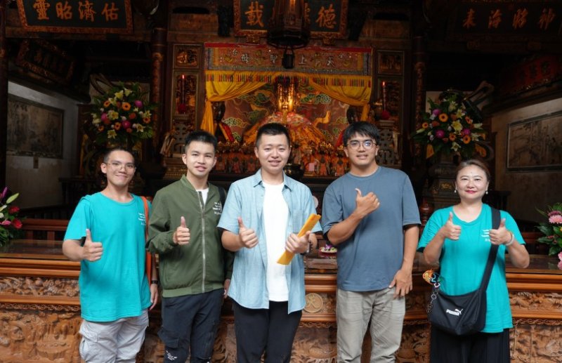 廟埕裡的世代和解：突破百萬票房後，陳毅走完50間宮廟感恩巡禮，用Z世代思維翻轉傳統信仰