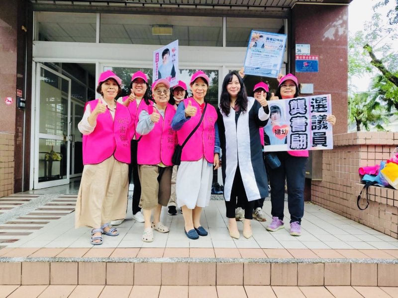 以往男律師參政  毀譽參半  現在屏東縣出現女律師選議員  讓民眾殷切期待