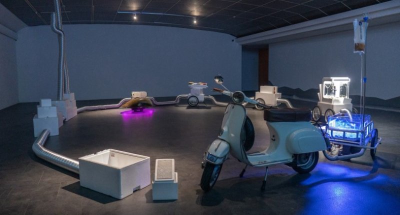 高美館KSpace新展《我的移動蛤仔寮：南方部署試作》  偉士牌機車變身養蛤池 探看移動與歸屬
