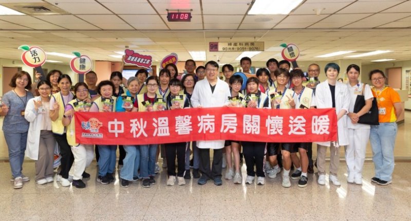 蘋果串起世代情 高雄長庚攜手文山高中「蘋安送暖」傳承志願服務