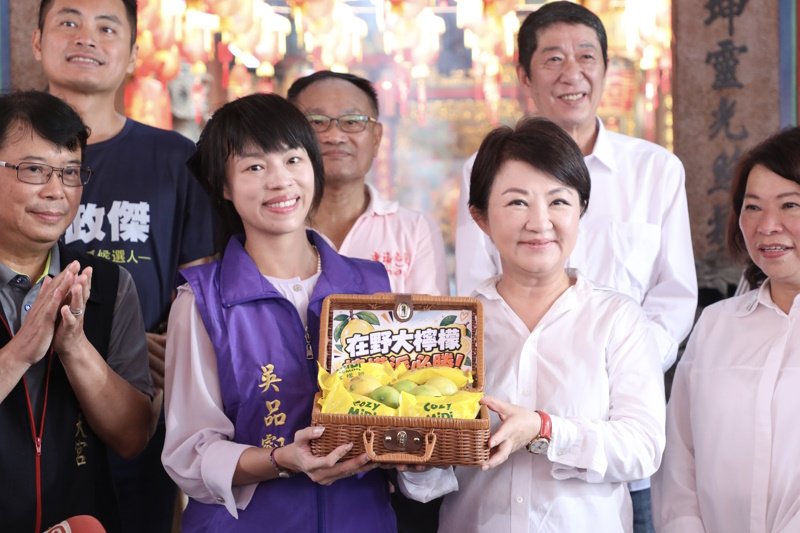 盧秀燕中秋赴嘉義力挺吳品叡 送「檸檬派」倡在野大聯盟 女力學姊團攜手改變嘉義