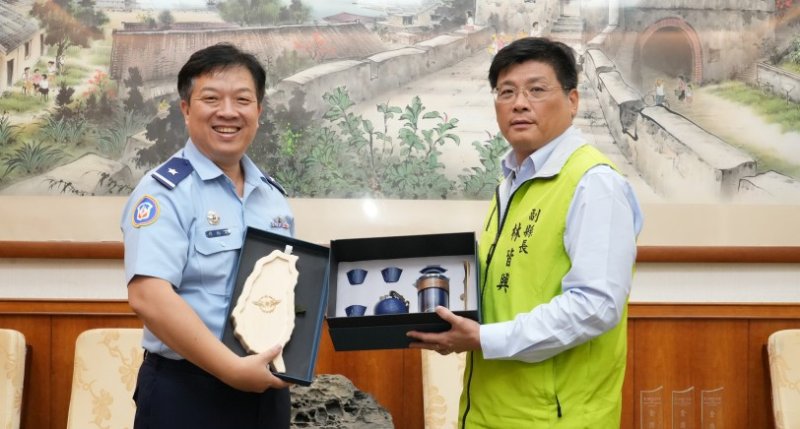 空軍第一聯隊聯隊長拜會縣府  林皆興感謝官兵守護領空
