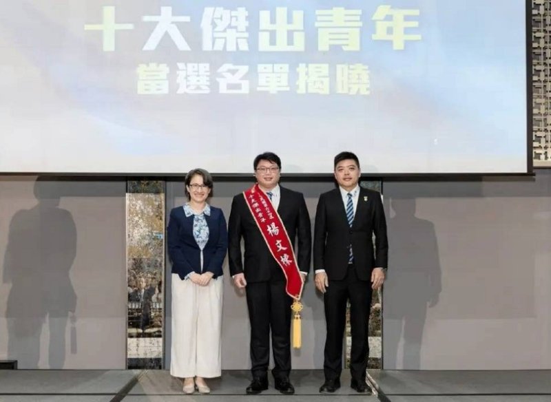 南華大學校友楊文棟榮獲十大傑出青年 以藝術教育實踐社會關懷