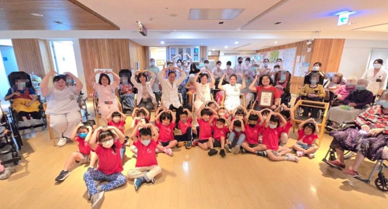 幸福久久 世代同行 民生醫院邀幼兒園萌娃陪長輩歡喜慶重陽