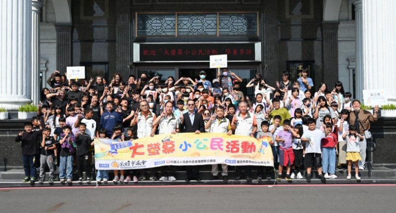 高雄市議會「大螢幕小公民」登場 逾250位師生看電影、訪議會