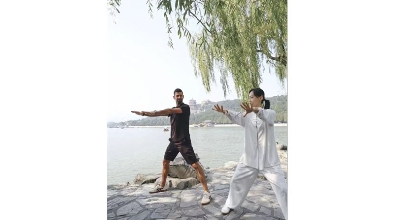 網球巨星也愛八段錦！喬科維奇七度稱霸中網 暢遊頤和園
