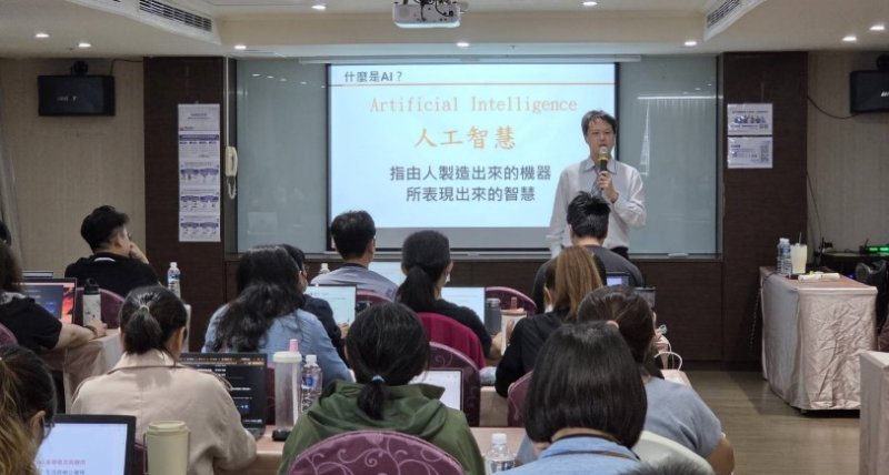 工研院產業學院攜手戰略顧問蘇紘慶  鏈結花蓮中小企業與青年創業協會「生成式AI實務班」今日正式開訓