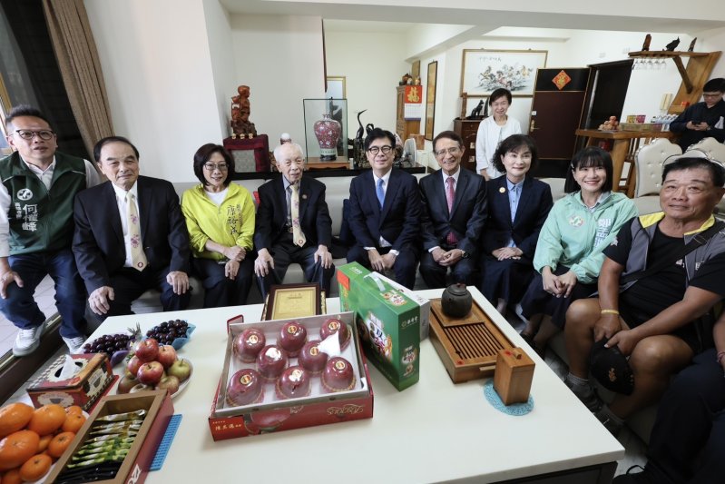 溫馨迎重陽！陳其邁親訪百歲人瑞賀嵩壽