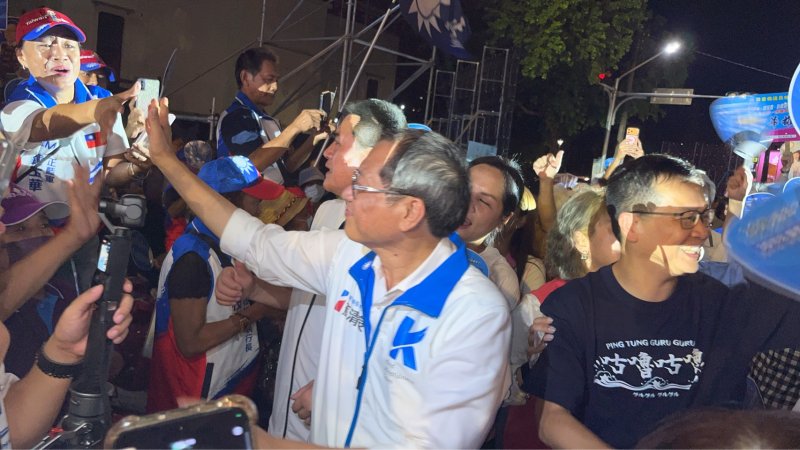 屏東縣長候選人 場面熱絡 民眾湧現
