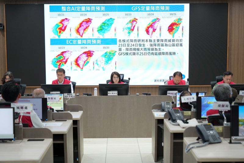 颱風薔琵來勢洶洶 屏東縣災害應變中心提升一級   2026年10月颱風  23日停止上班上課