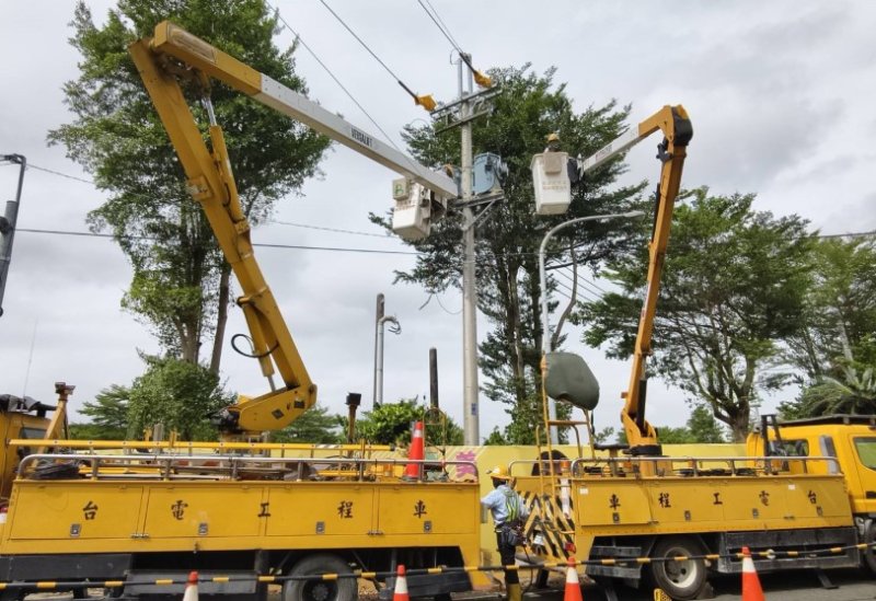 薔琵強風侵襲 台電高雄區處持續搶修 力拚全數復電